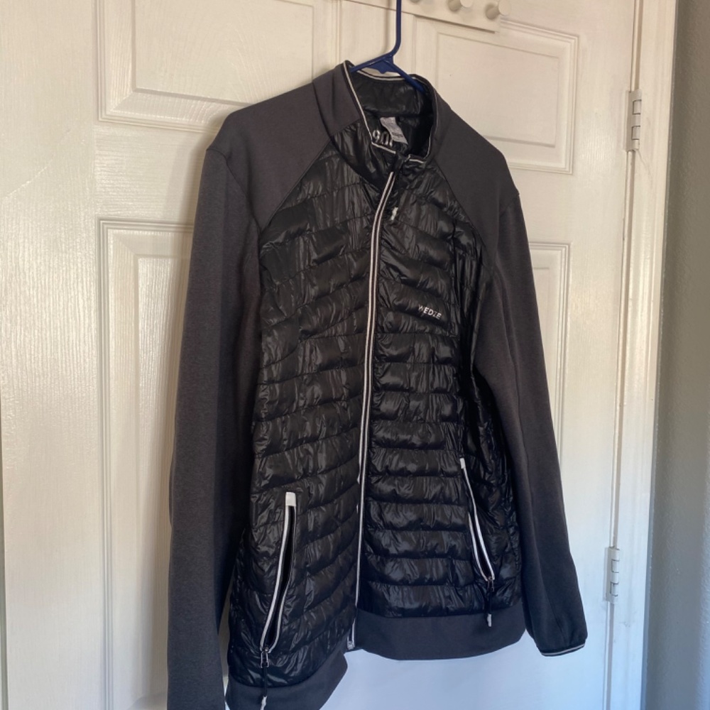900 • Lightweight Athletic Performance Jacket - Picture 2 of 11